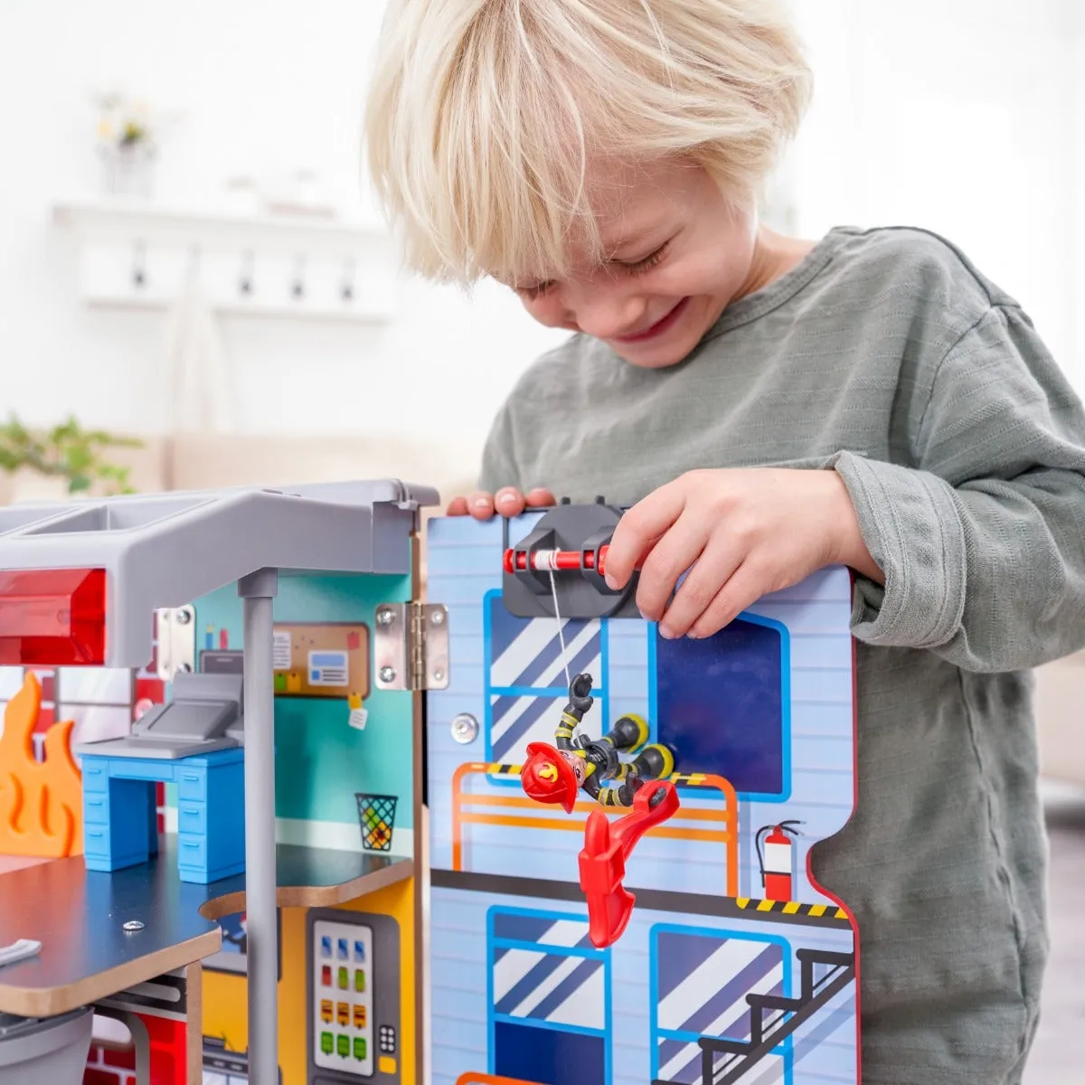 Adventure Bound™: 2-in-1 Transforming Fire Truck Play Set