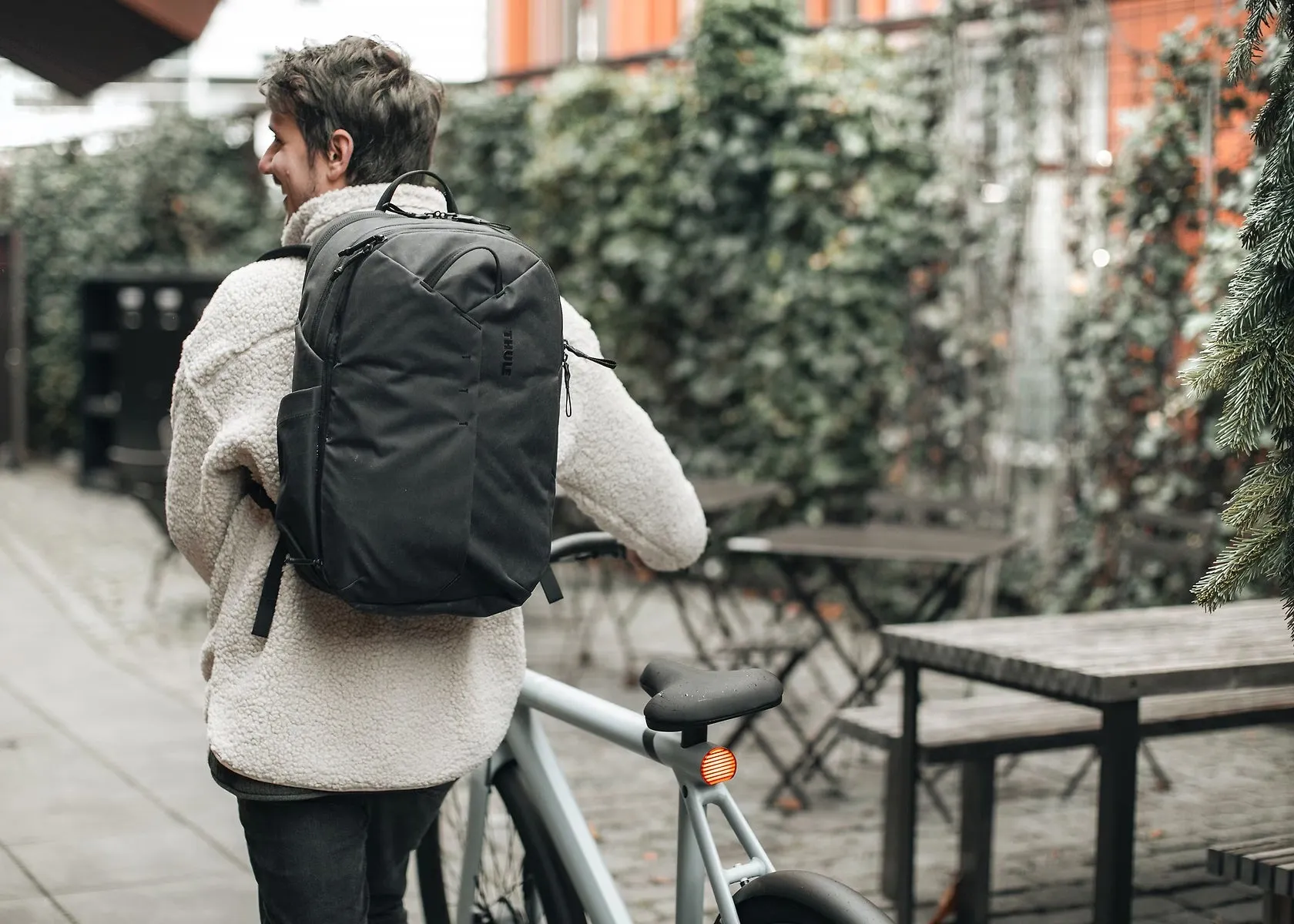 Aion Backpack 28L