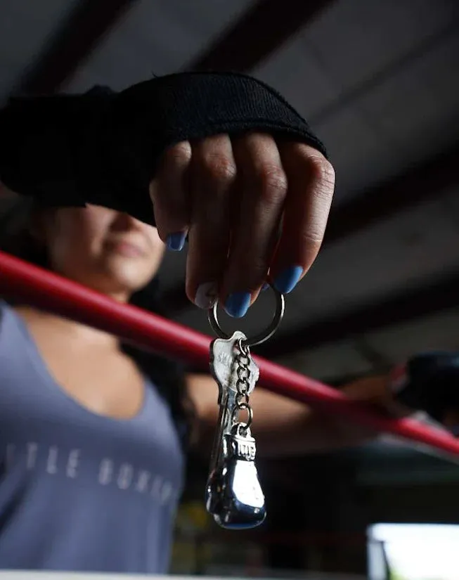 TITLE Boxing Luxury Glove Keyring - Silver