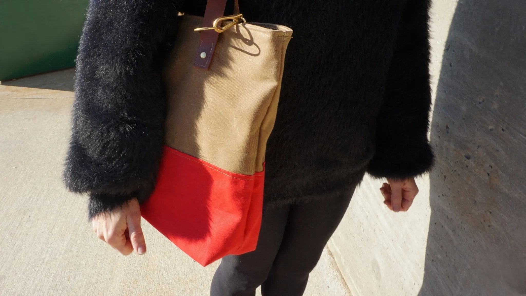 WAXED CANVAS COBBLE HILL TOTE